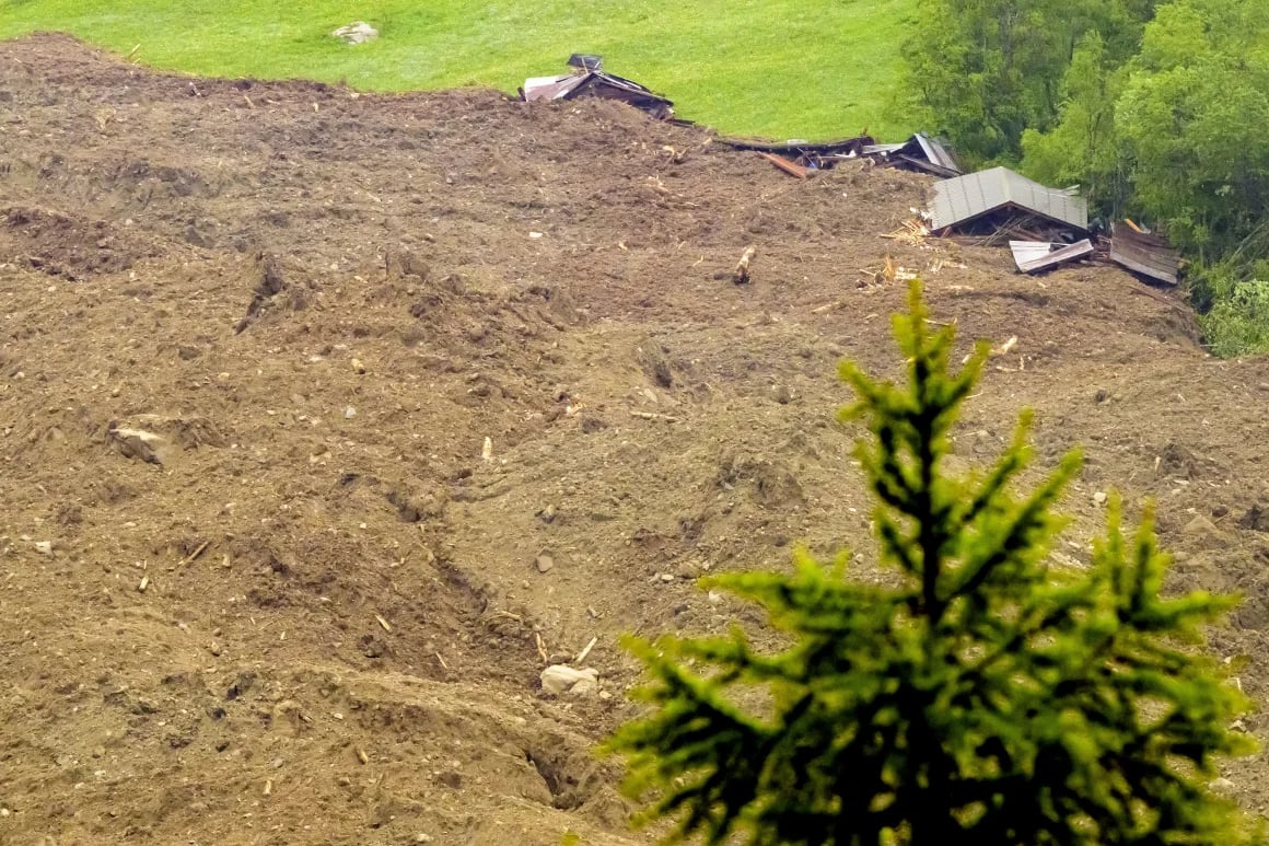 Swiss glacier collapse: Valley braces for potential flood risk