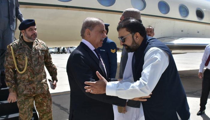 امن و امان سے متعلق اہم جرگے میں شرکت کیلئے وزیراعظم شہباز شریف کوئٹہ پہنچ گئے