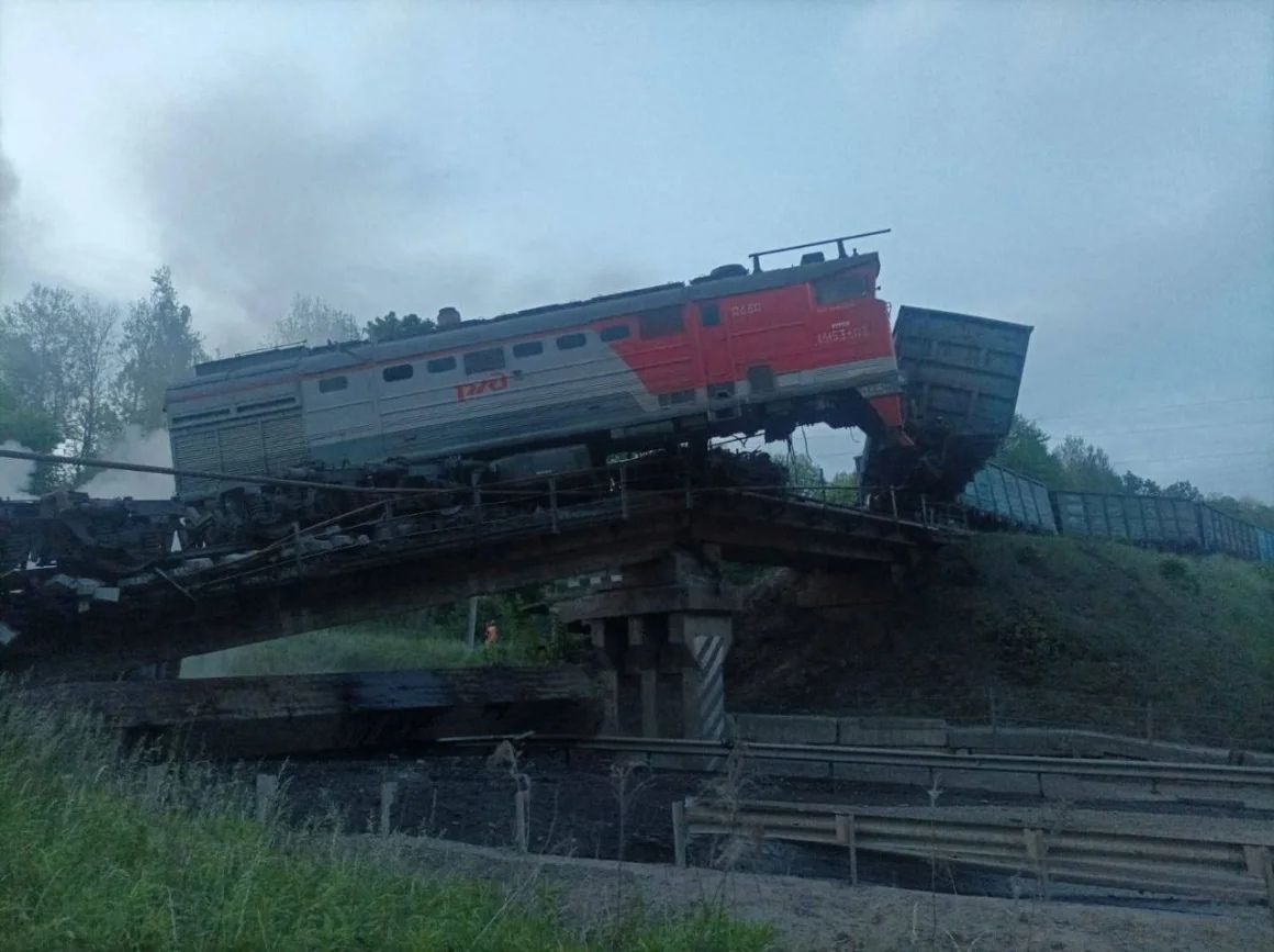 Bridges collapse in Russia: Death toll rises to 7 as train derails