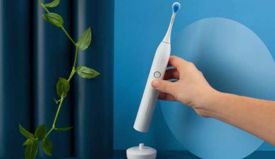 خاتون نے الیکٹرک ٹوتھ برش کی مدد سے بے وفا شوہر کو پکڑ لیا