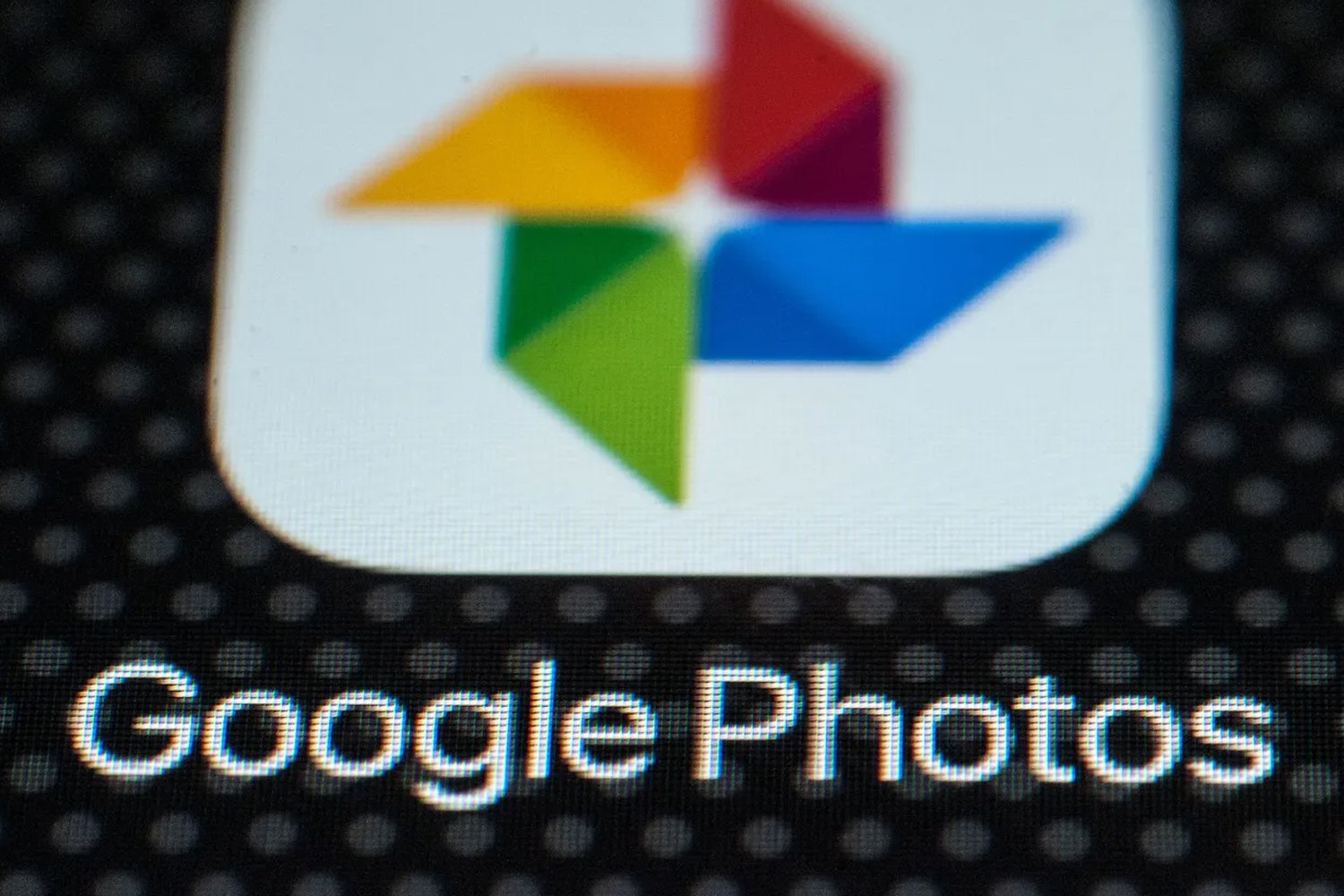 Google postpones launch of its ‘Ask Photos’ AI search feature
