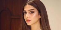 سونیا حسین لباس کی وجہ سے ایک بار پھر تنقید کی زد میں