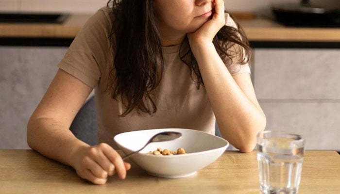 کیا کم کیلوری والی خوراک کا زیادہ استعمال ڈپریشن کا باعث بن سکتا ہے؟