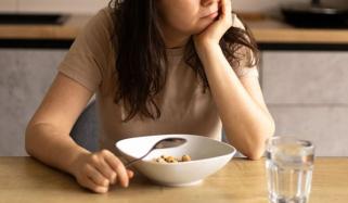 کیا کم کیلوری والی خوراک کا زیادہ استعمال ڈپریشن کا باعث بن سکتا ہے؟