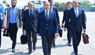 وزیرِاعظم شہباز شریف 2 روزہ دورے پر سعودی عرب پہنچ گئے