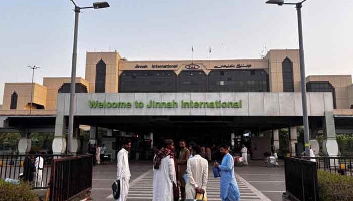 دوحہ کی پرواز میں مسافر کی طبیعت خراب، کراچی میں ہنگامی لینڈنگ