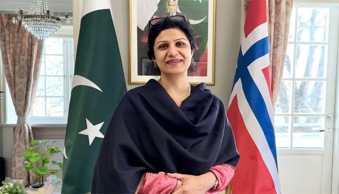 پاکستانی سفیر برائے ناروے سعدیہ الطاف قاضی۔
