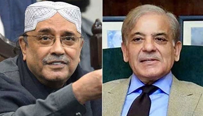 وزیرِ اعظم شہباز شریف اور صدر مملکت آصف علی زرداری—فائل فوٹو
