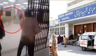 بپھرے ہوئے بیل کی عباسی شہید اسپتال میں انٹری، مریضوں میں بھگدڑ مچ گئی