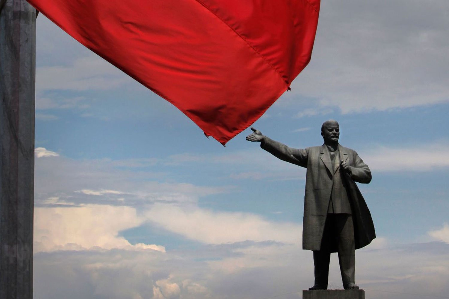Central Asias tallest Lenin statue removed in Kyrgyzstan