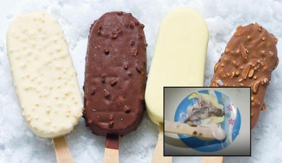 7 سالہ بچے کی آئس کریم سے چھپکلی نکل آئی