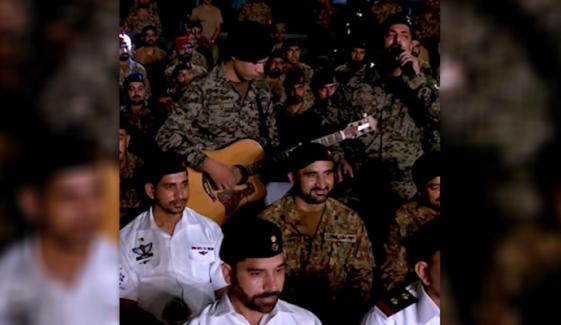 پنجاب رینجرز کے اہلکاروں نے پروگرام ’ہنسنا منع ہے‘ میں سُر بکھیر دیے