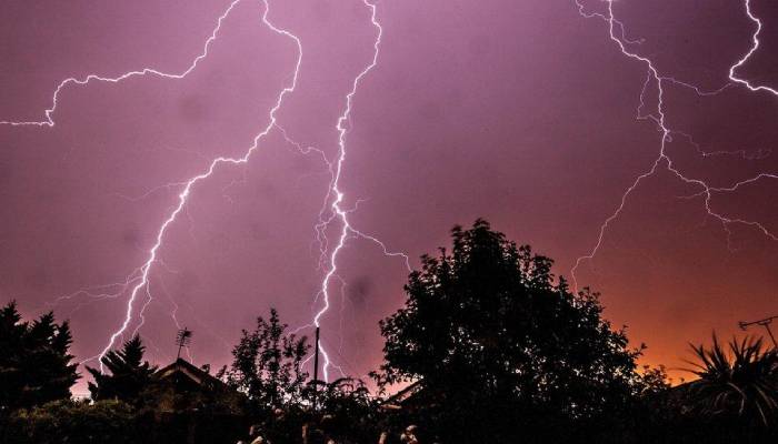 UK weather: Amber warning issued as thunderstorms set to strike tonight
