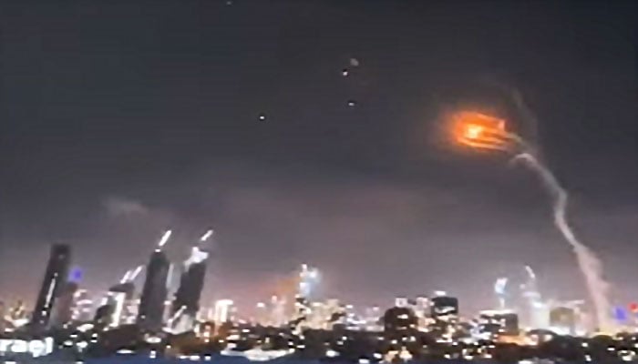 ایران کا اسرائیل پر جوابی حملہ، 100 میزائل داغ دیے