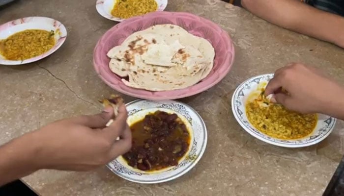 وزیر اعلیٰ پنجاب سمر گیمز کے کھلاڑیوں کو کھانے کیلئے مشکلات کا سامنا