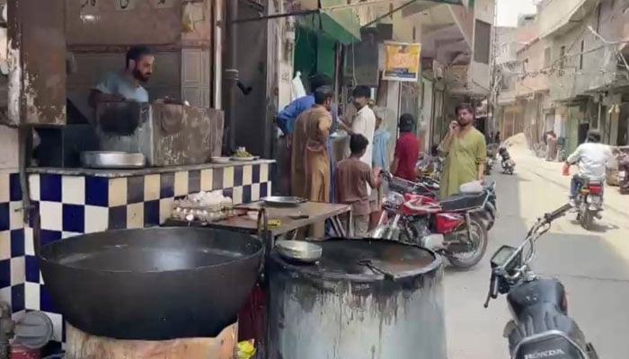 وزیر اعلیٰ پنجاب سمر گیمز کے کھلاڑیوں کو کھانے کیلئے مشکلات کا سامنا
