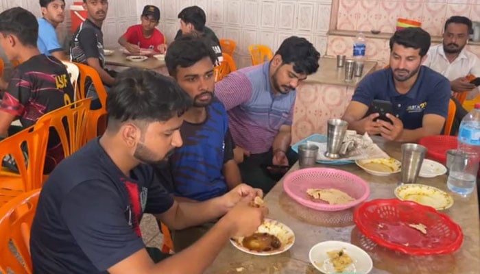 وزیر اعلیٰ پنجاب سمر گیمز کے کھلاڑیوں کو کھانے کیلئے مشکلات کا سامنا