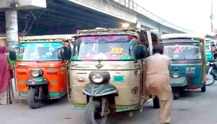 کمشنر کراچی نے شہر کی 20 سڑکوں پر رکشوں کے داخلے پر پابندی لگا دی