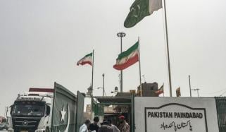 پاکستان کا ایران سے سفارتی عملہ واپس بلانے پر غور