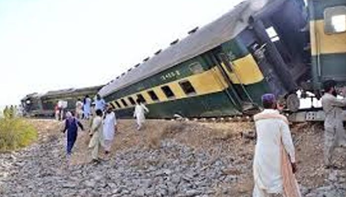 شکارپور، منڈی پھاٹک کےمقام پرجعفرایکسپریس کی بوگی پٹری سے اتر گئی