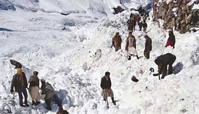 ناران میں گلیشئیر بیٹھ گیا، تصویر بنانے والے باپ بیٹا جاں بحق