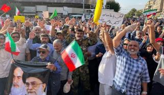 تہران: امریکی و اسرائیلی حملوں کیخلاف احتجاج، ایرانی صدر بھی شریک
