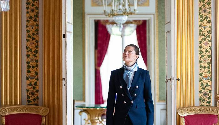 Princess Victoria glows as she tours majestic 19th-century Rosendal Castle