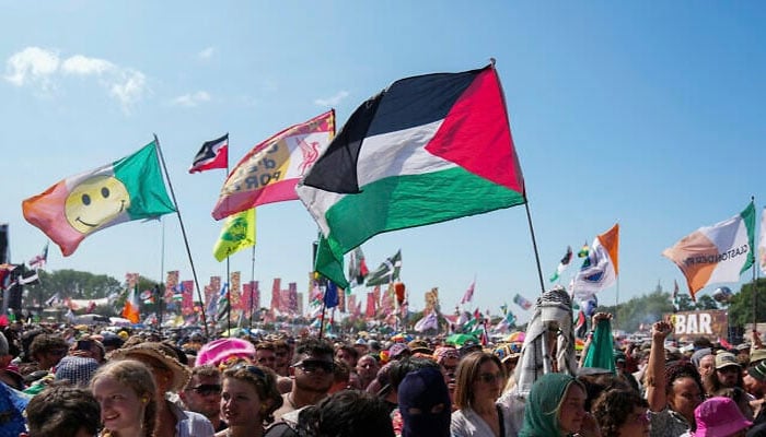 برطانیہ: 2 لاکھ شائقین سے بھرے میوزک فیسٹیول میں اسرائیلی فوج کیخلاف نعرے بلند