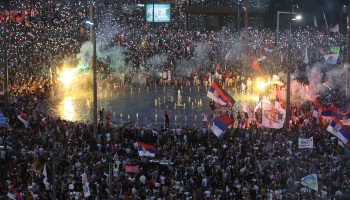 Serbia calls for early elections: Police clash with anti-government protesters