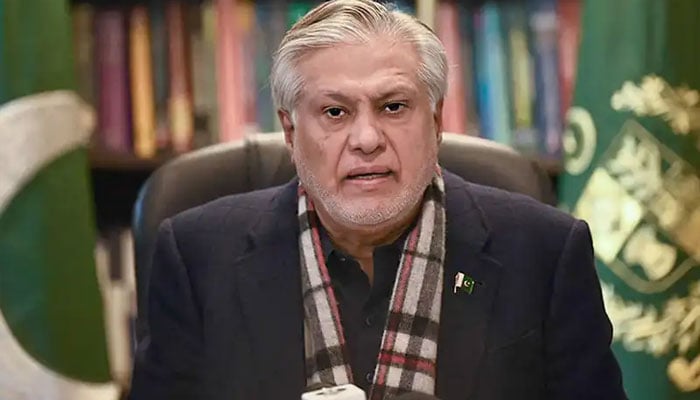 اسحاق ڈار — فائل فوٹو