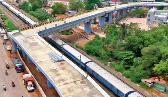 بھارتی انجینئرز کی سنگین غلطی، پل میں 90 ڈگری کا خم