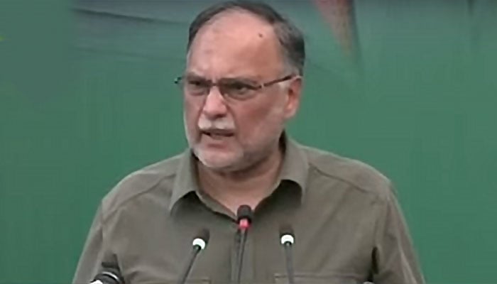 وفاقی وزیرِ منصوبہ بندی احسن اقبال—فائل فوٹو