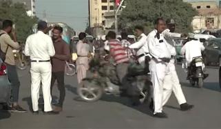 کراچی میں گاڑیوں کیلئے نئی نمبر پلیٹ کا حصول شہریوں کیلئے وبال بن گیا