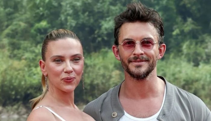 Jonathan Bailey, Scarlett Johansson joke about grueling Jurassic World stunt