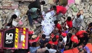 تصاویر: لیاری میں 5 منزلہ عمارت گرنے سے ہوئی تباہی کے مناظر