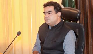 کراچی میں عمارت گرنے کا واقعہ، ڈی سی ساؤتھ نے مکینوں کو مزید خطرے سے آگاہ کردیا 