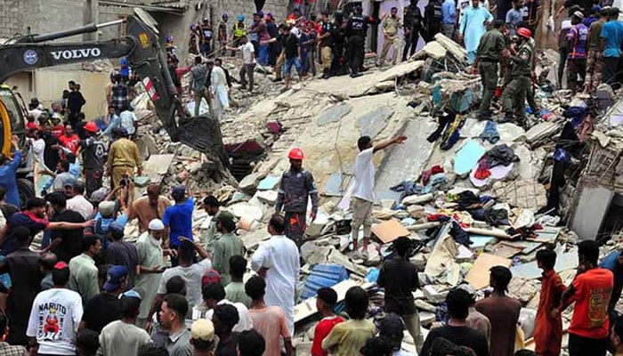 کراچی: منہدم ہونے والی عمارت کے ملبے سے ایک اور لاش نکال لی گئی، جاں بحق افراد کی تعداد 27 ہوگئی