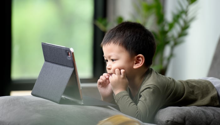 Excessive screen time linked to delayed learning in children, study