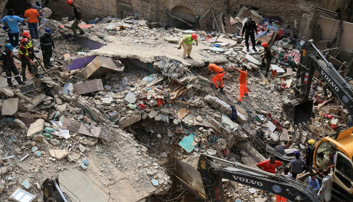 حادثات کے پیش نظر کراچی میں انتہائی خستہ حال 51 عمارتوں میں سے 11 خالی کروالی گئیں۔