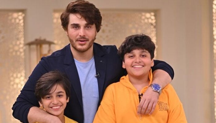 بچوں کو 15 سال سے پہلے ذاتی گیجٹ کی اجازت نہیں: احسن خان