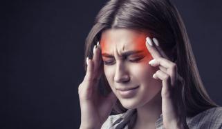 موسمیاتی تبدیلیوں کے دوران دردِ شقیقہ کا خطرہ کیوں بڑھ جاتا ہے؟
