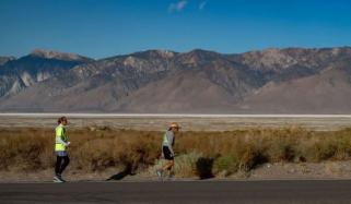 80 سالہ شخص نے دنیا کی سب سے مشکل دوڑ مکمل کر کے تاریخ رقم کر دی