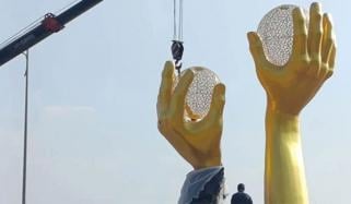 اسلام آباد: ایران ایونیو پر لگے ہاتھوں کے ماڈلز کو ہٹا دیا گیا