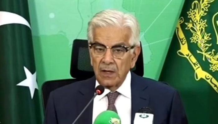 سابق وزیر ہوا بازی کے جرائم میں بانی پی ٹی آئی برابر کے شریک تھے: خواجہ آصف