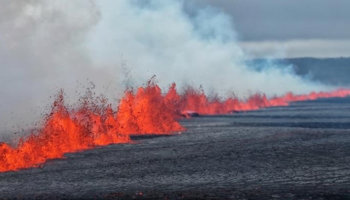 Blue Lagoon spa in Iceland evacuated amid volcano eruption