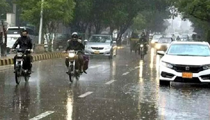 کراچی کے مختلف علاقوں میں صبح سویرے بارش