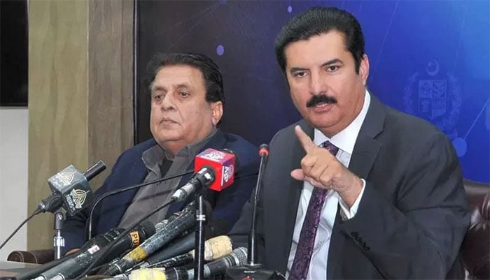 گورنر خیبر پختونخوا فیصل کریم کریم کنڈی—فائل فوٹو