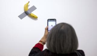 فرانسیسی میوزیم میں 6 ملین ڈالر کا کیلا پھر کسی نے کھالیا