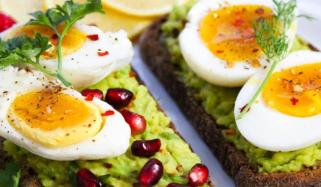 انڈے نقصاندہ کولیسٹرول کی سطح بڑھانے کا سبب نہیں بنتے، نئی تحقیق