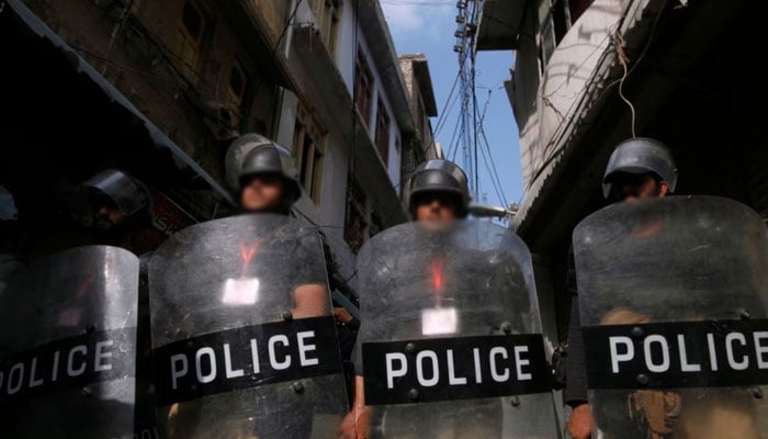خیبر پختونخوا: ڈیوٹی سے انکار پر 42 پولیس اہلکار معطل